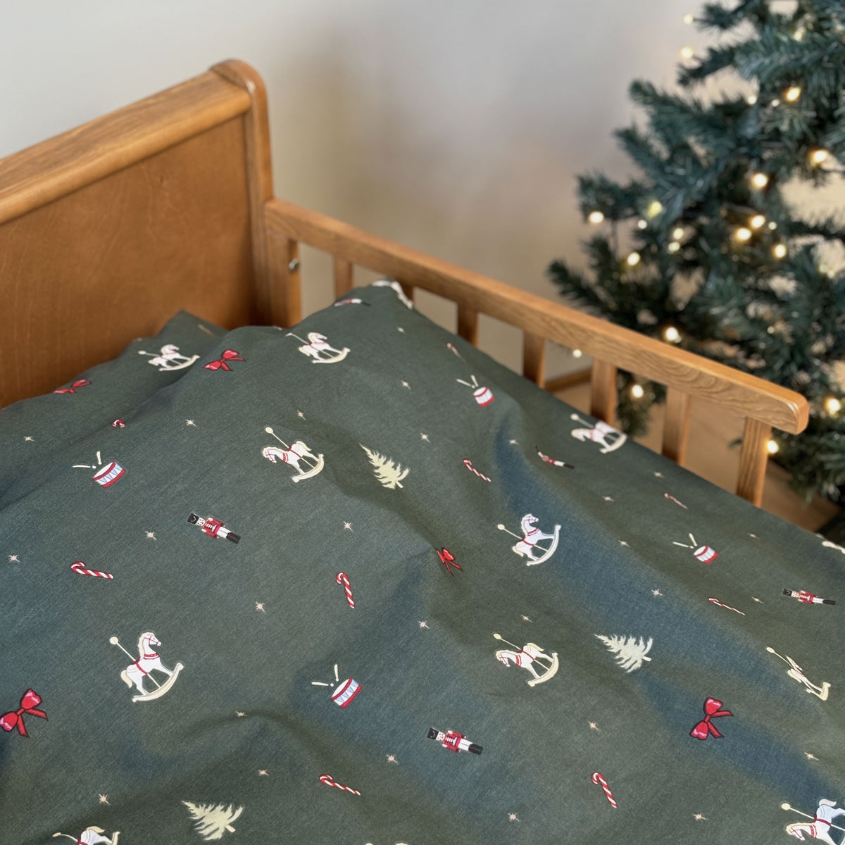 nuuroo By Mats - Baby sengetøj Lagen Christmas Toys